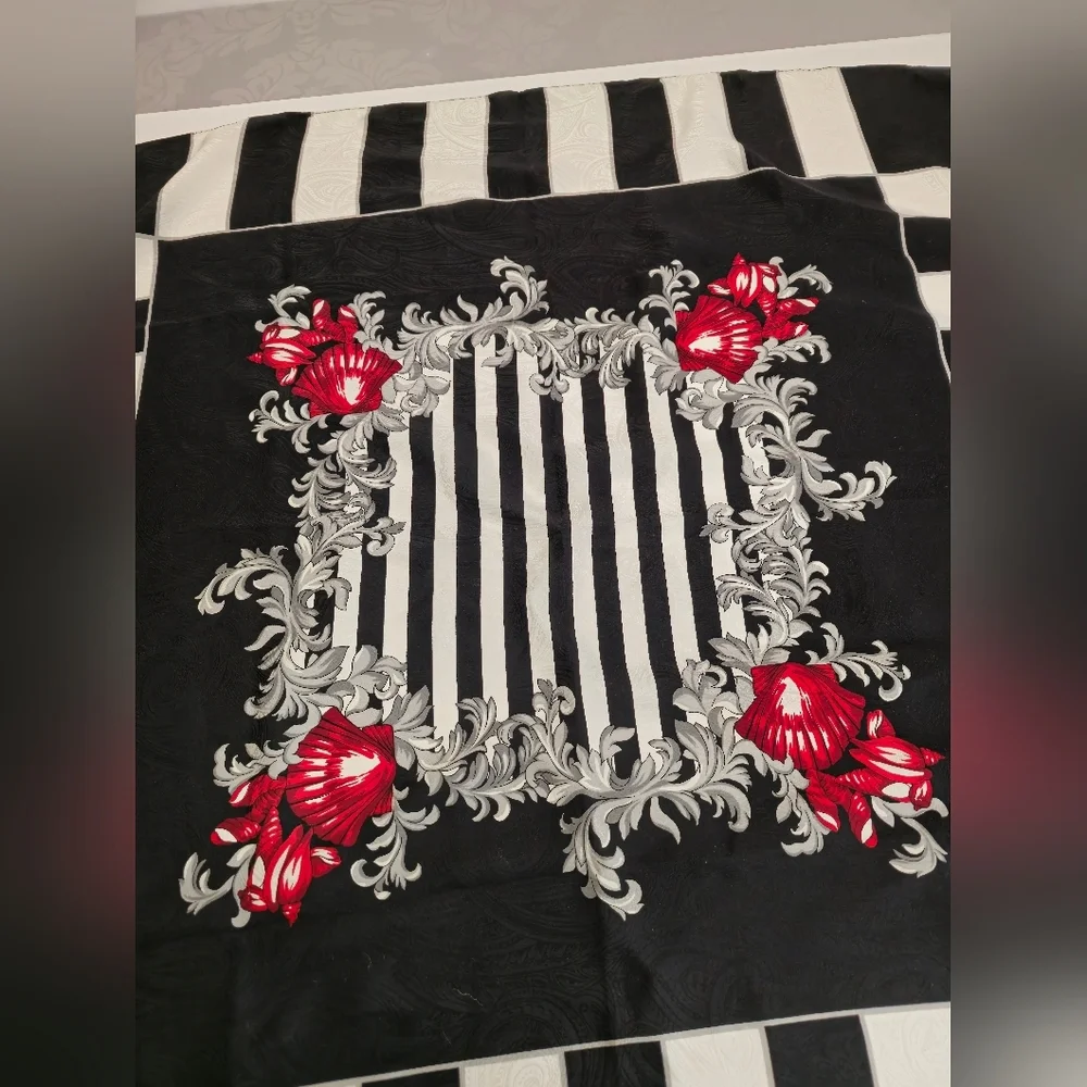 Beautiful Korean 100% Silk Large  Foulard Scarf Baroque Paisley  Black White